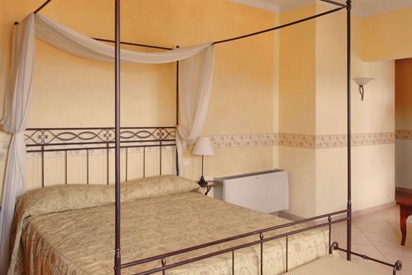 Hotel Ambrosina 3*