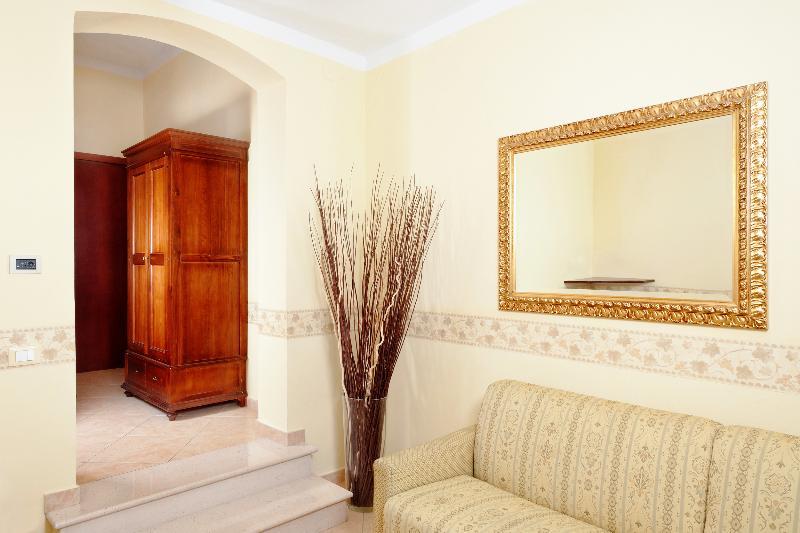 Ambrosina Hotel 3*