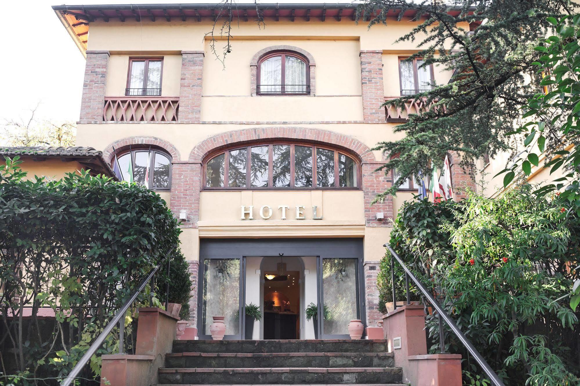 Ambrosina Hotel 3*